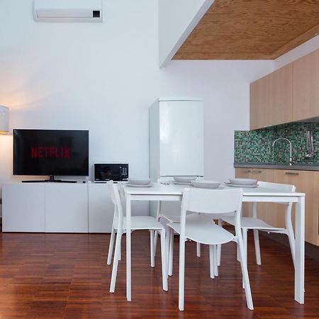 White And Brown Exclusive Loft With Terrace - Free Parking - M2 Station Apartment Милано Екстериор снимка
