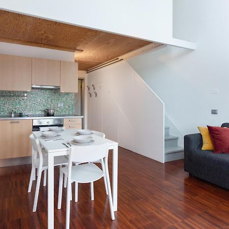 White And Brown Exclusive Loft With Terrace - Free Parking - M2 Station Apartment Милано Екстериор снимка