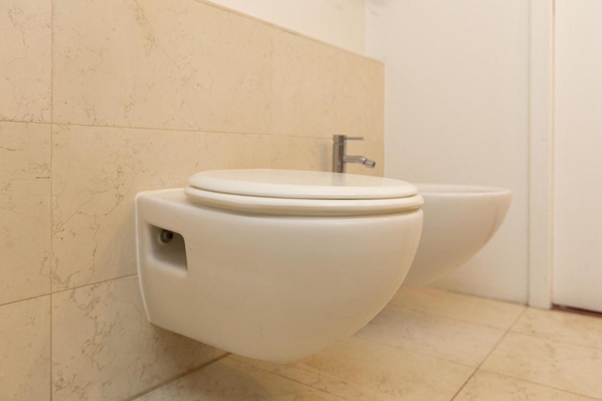 White And Brown Exclusive Loft With Terrace - Free Parking - M2 Station Apartment Милано Екстериор снимка
