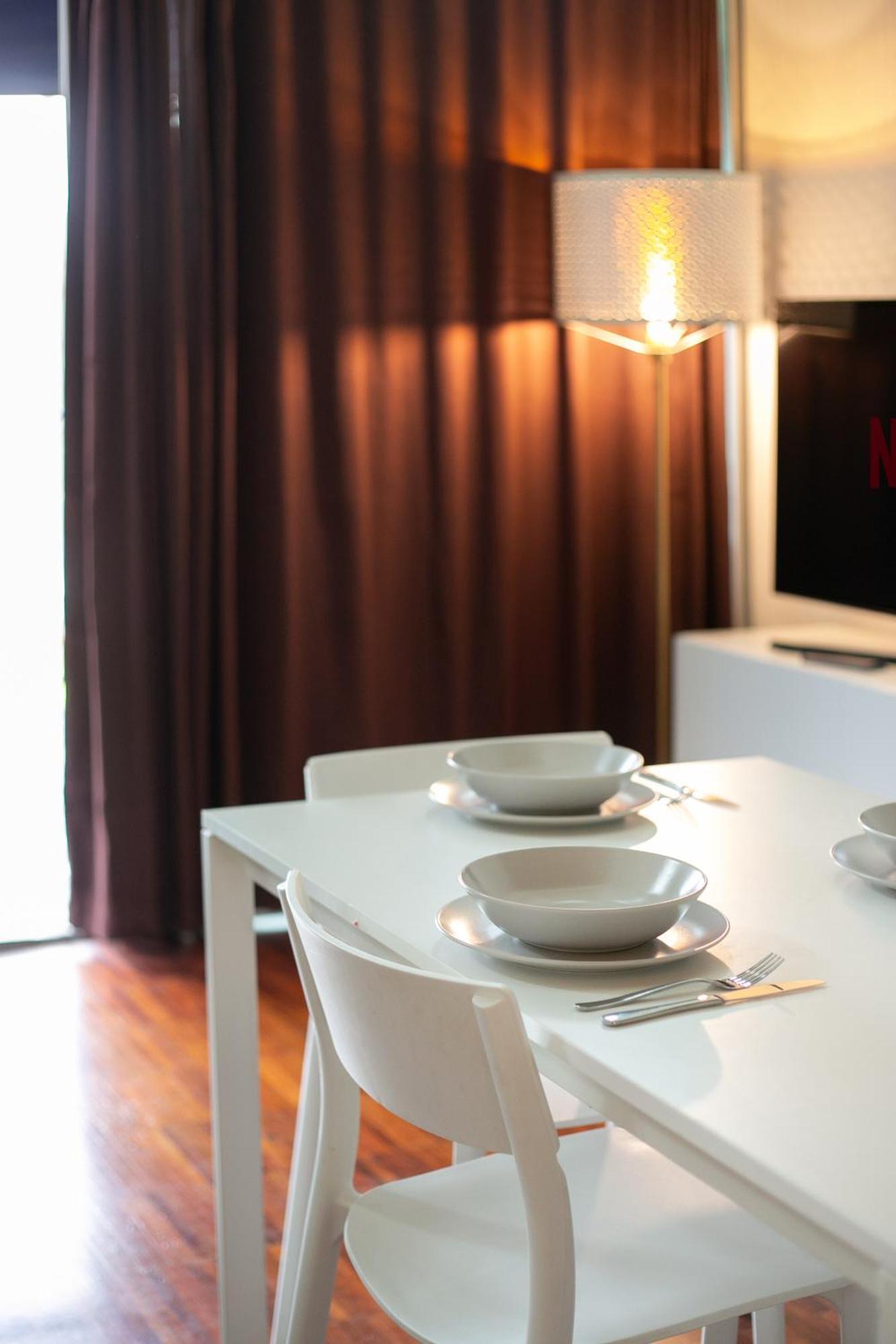 White And Brown Exclusive Loft With Terrace - Free Parking - M2 Station Apartment Милано Екстериор снимка